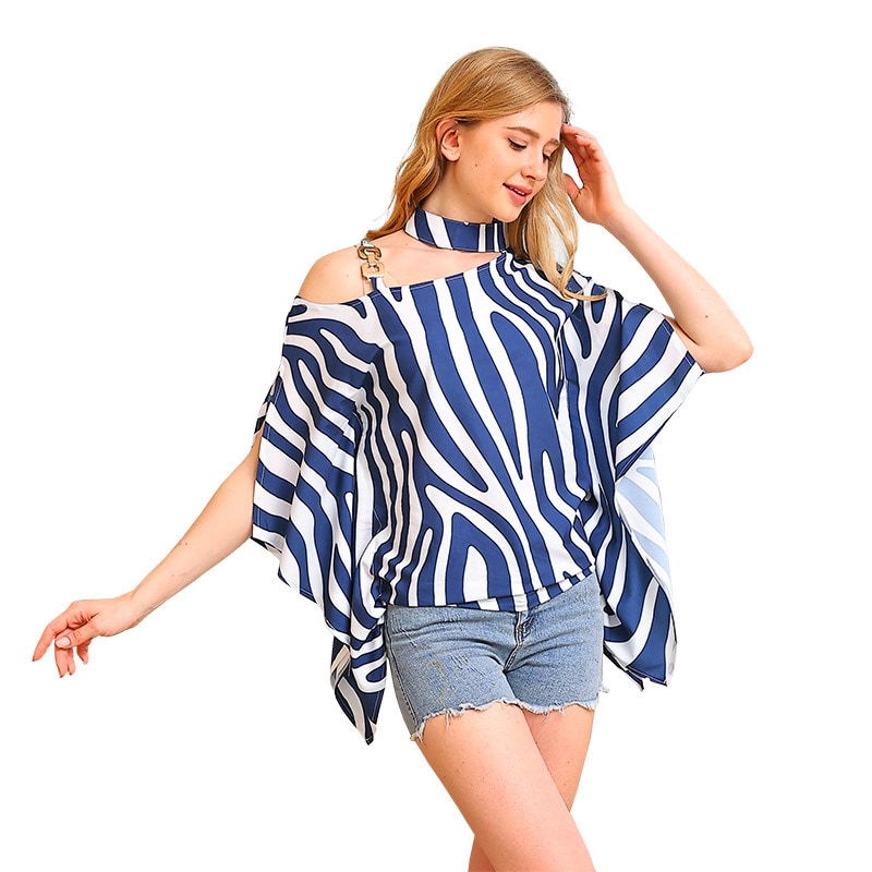 Camisa feminina de manga curta estampada com decote halter e manga morcego fora do ombro