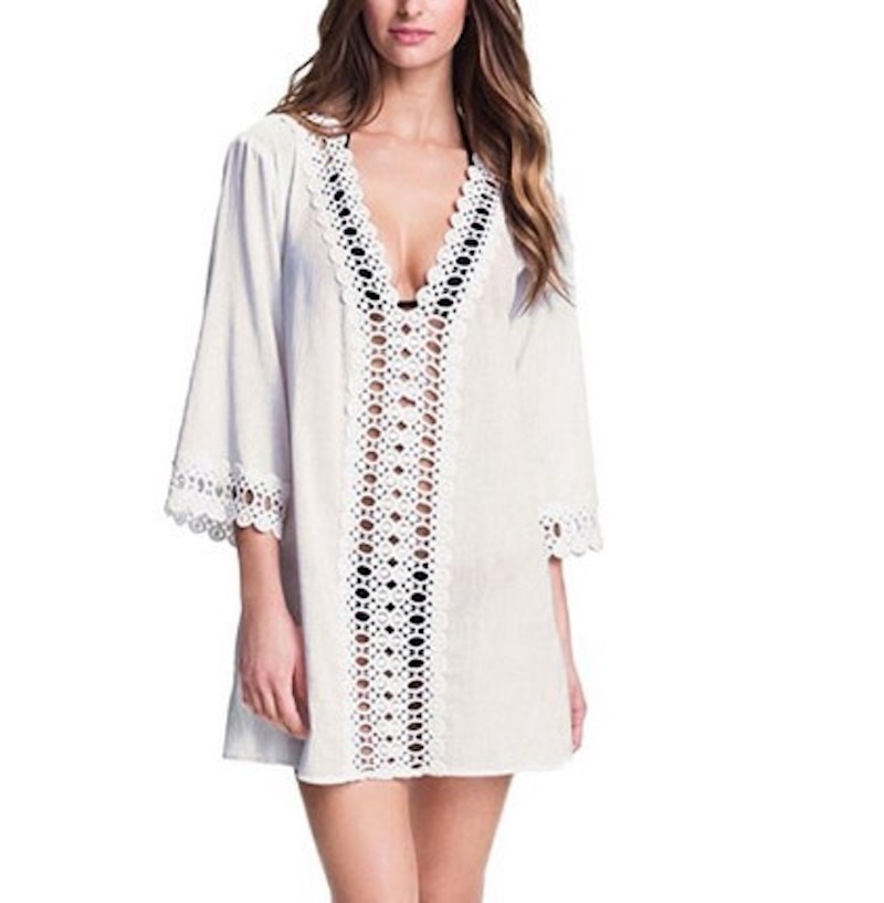 Saída de praia com recorte sexy de renda e crochê com manga três quartos